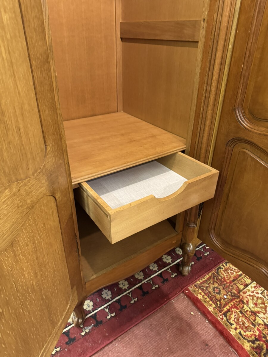 FRENCH CARVED OAK FOUR DOOR ARMOIRE/WARDROBE CIRCA 1940 - Image 9