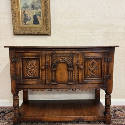 QUALITY CARVED OAK TITCHMARSH AND GOODWINN CABINET/CUPBOARD