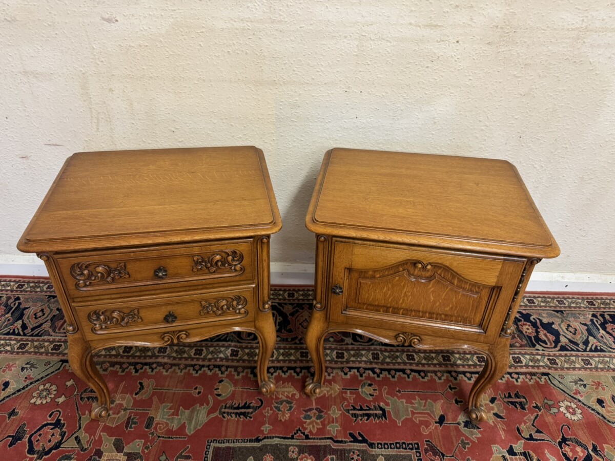PAIR OF FRENCH CARVED OAK HIS AND HERS CARVED OAK BEDSIDE CABINETS - Image 2