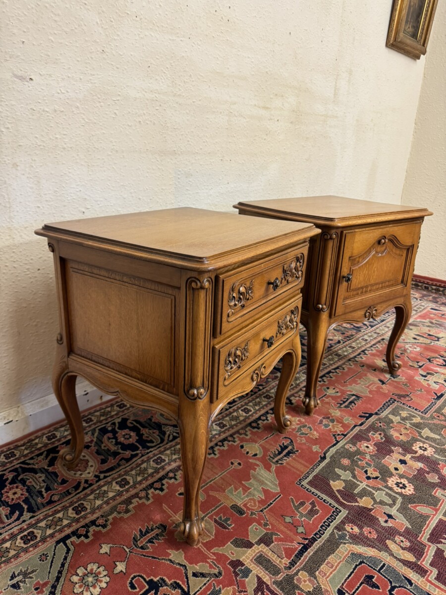PAIR OF FRENCH CARVED OAK HIS AND HERS CARVED OAK BEDSIDE CABINETS - Image 4