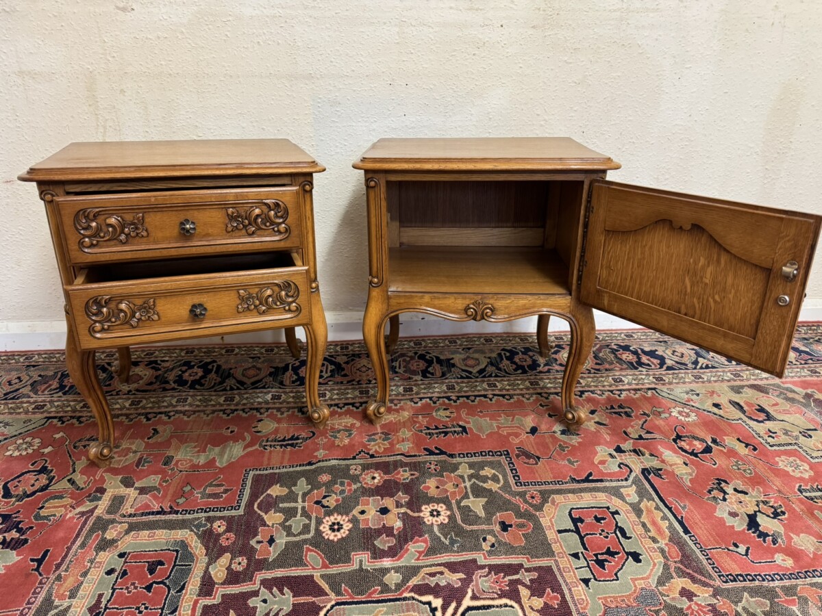 PAIR OF FRENCH CARVED OAK HIS AND HERS CARVED OAK BEDSIDE CABINETS - Image 6