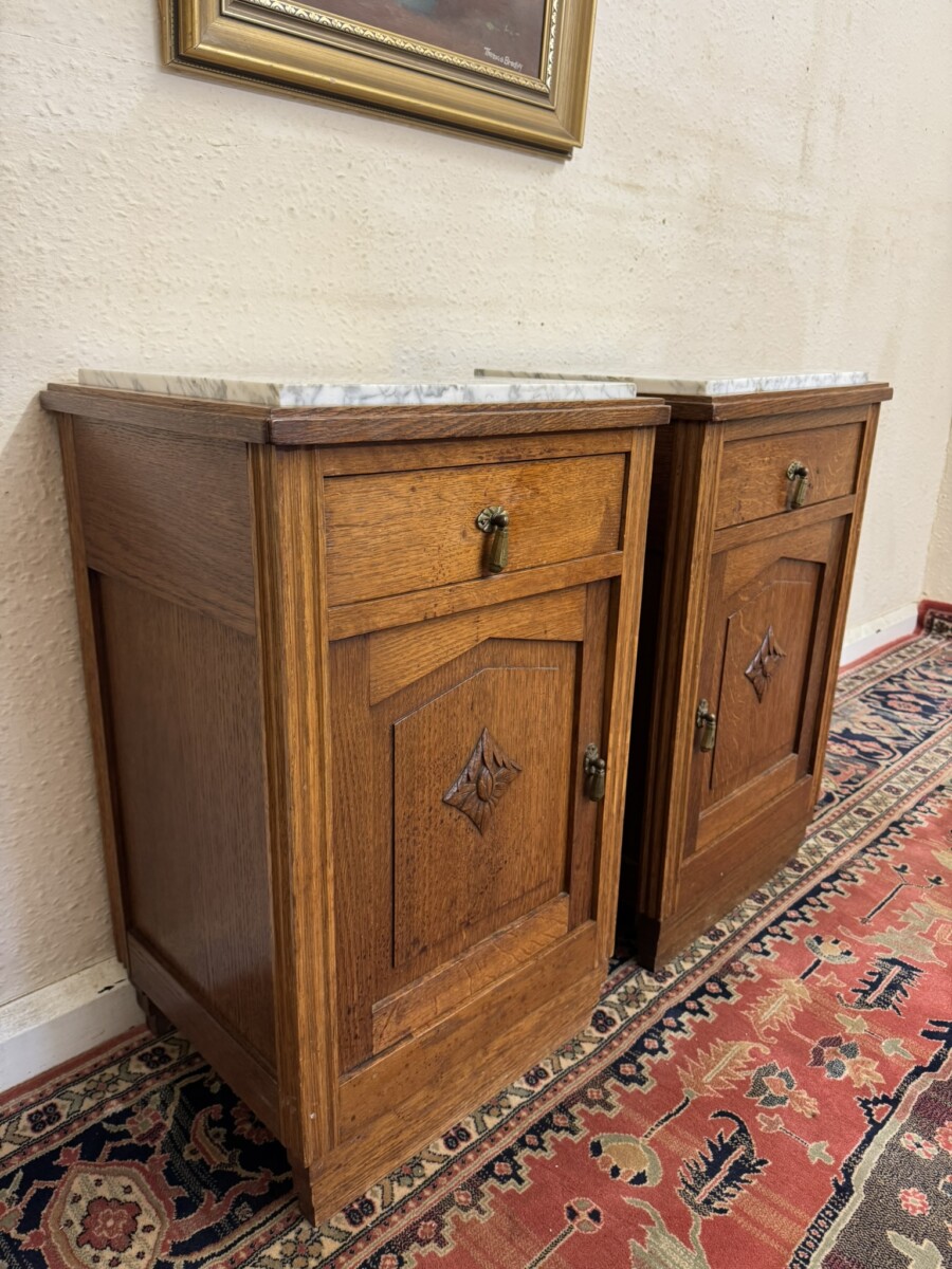 PAIR OF FRENCH OAK ART DECO MARBLE TOP BEDSIDE CABINETS CIRCA 1920 - Image 3