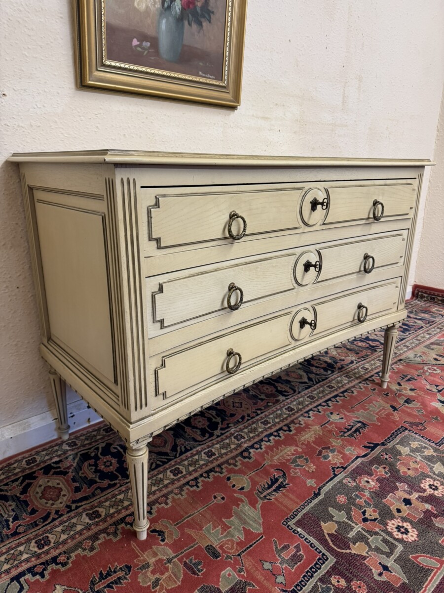 ANTIQUE FRENCH EMPIRE CURVED CHEST OF THREE DRAWERS CIRCA 1920 - Image 3