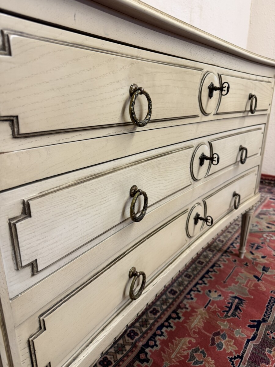 ANTIQUE FRENCH EMPIRE CURVED CHEST OF THREE DRAWERS CIRCA 1920 - Image 4