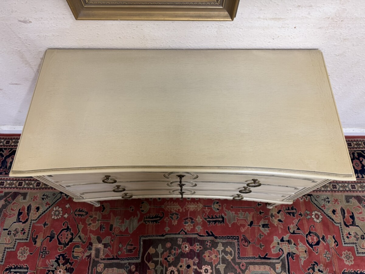 ANTIQUE FRENCH EMPIRE CURVED CHEST OF THREE DRAWERS CIRCA 1920 - Image 5