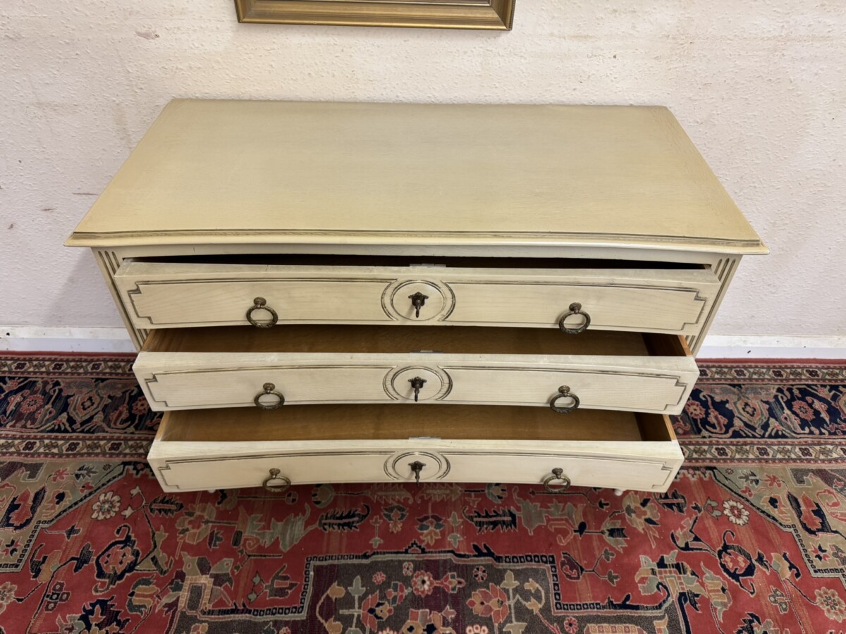 ANTIQUE FRENCH EMPIRE CURVED CHEST OF THREE DRAWERS CIRCA 1920 - Image 8