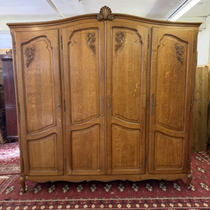 QUALITY FRENCH CARVED OAK FOUR DOOR ARMOIRE/WARDROBE
