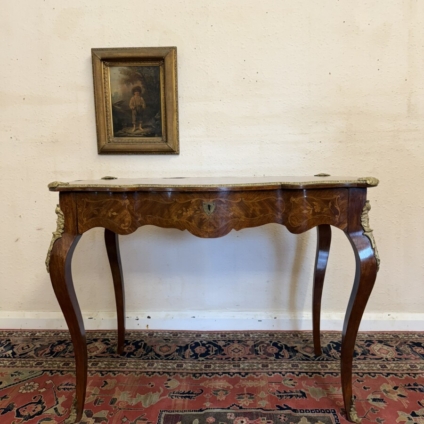 FRENCH MARQUETRY INLAID KINGWOOD AND ORMOLU WRITTING DESK/TABLE CIRCA 1885