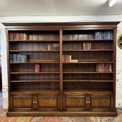 MAGNIFICENT LARGE OAK OPEN BOOKCASE WITH CUPBOARDS BELOW