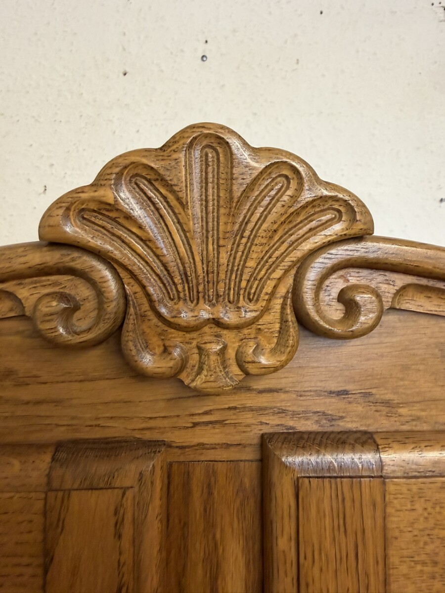 FRENCH CARVED OAK TWO DOOR BOOKCASE CIRCA 1950 - Image 4
