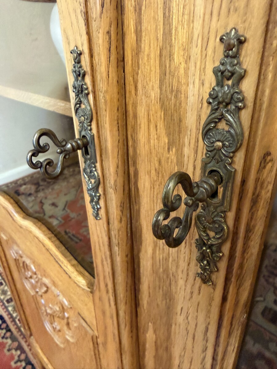 FRENCH CARVED OAK TWO DOOR BOOKCASE CIRCA 1950 - Image 5