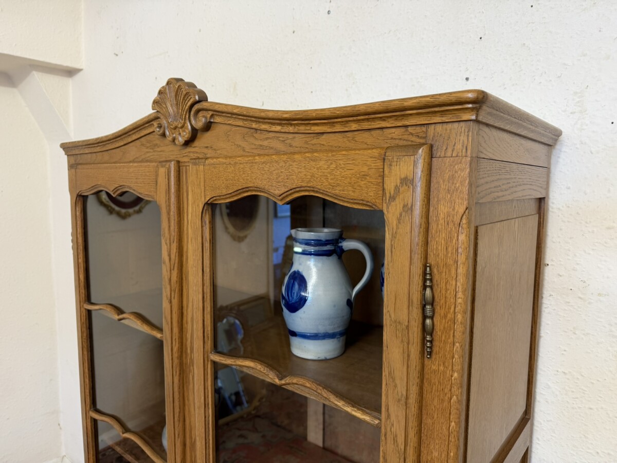 FRENCH CARVED OAK TWO DOOR BOOKCASE CIRCA 1950 - Image 8