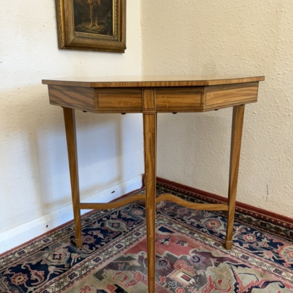 QUALITY ANTIQUE SATINWOOD OCTAGONAL CENTRE TABLE/ACCENT TABLE CIRCA 1900
