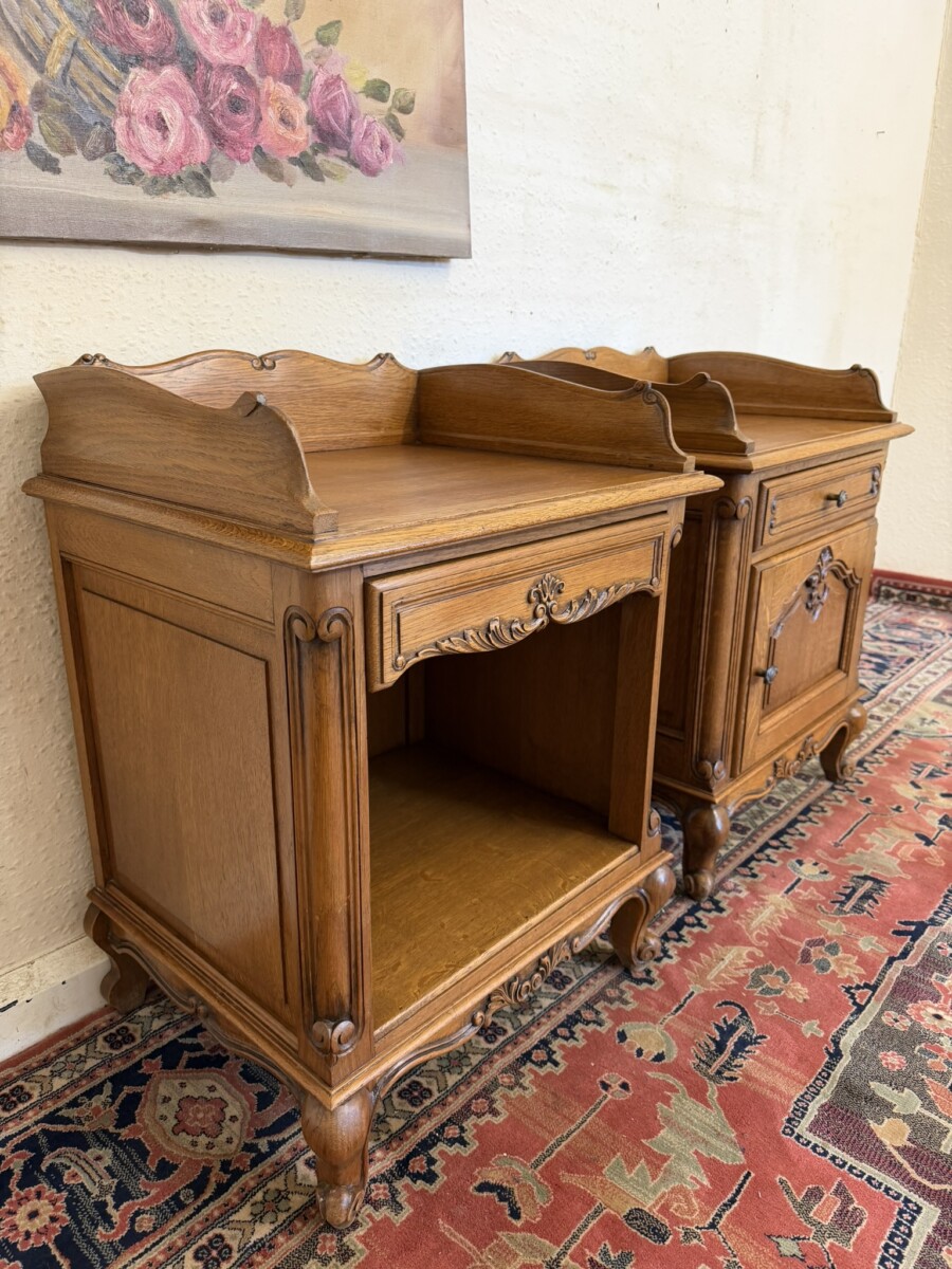 PAIR OF FRENCH CARVED OAK HIS & HERS BEDSIDE CABINETS CIRCA 1950 - Image 3