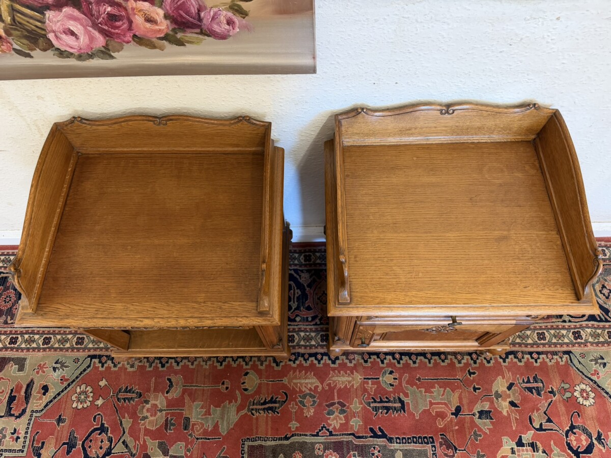 PAIR OF FRENCH CARVED OAK HIS & HERS BEDSIDE CABINETS CIRCA 1950 - Image 4