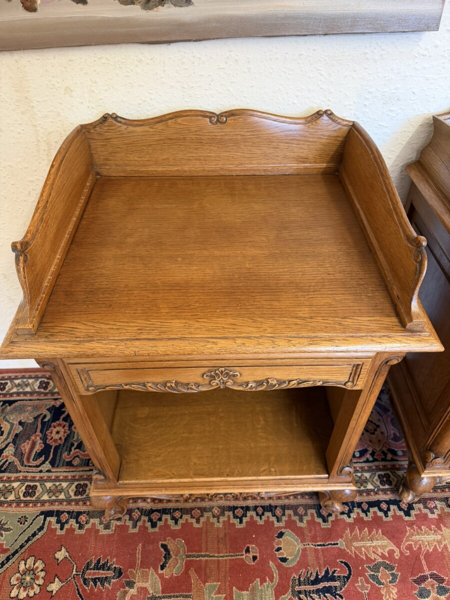 PAIR OF FRENCH CARVED OAK HIS & HERS BEDSIDE CABINETS CIRCA 1950 - Image 5