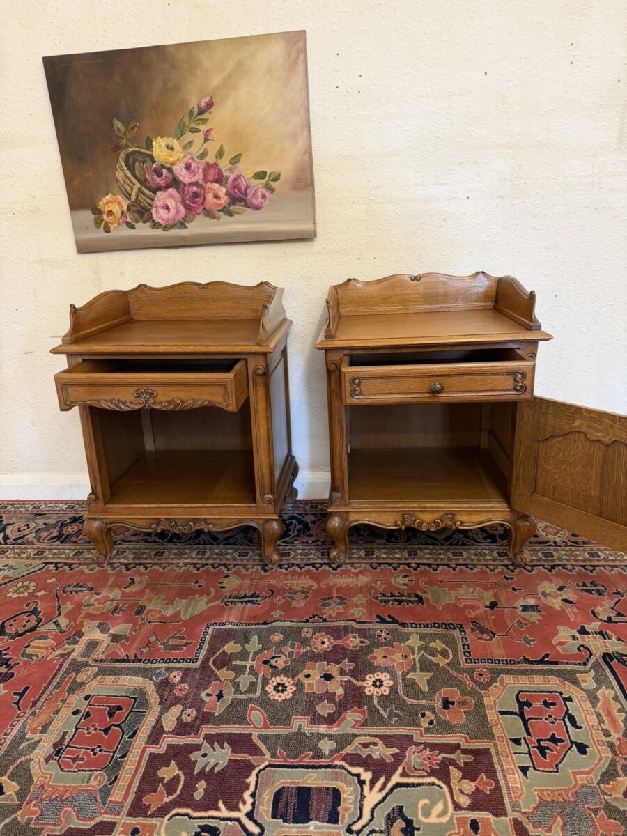 PAIR OF FRENCH CARVED OAK HIS & HERS BEDSIDE CABINETS CIRCA 1950 - Image 7