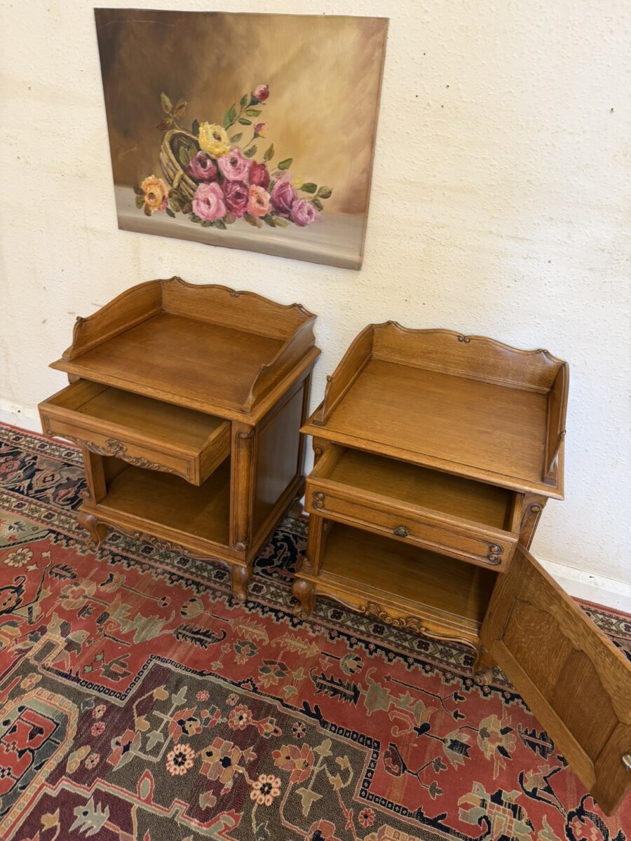 PAIR OF FRENCH CARVED OAK HIS & HERS BEDSIDE CABINETS CIRCA 1950 - Image 8