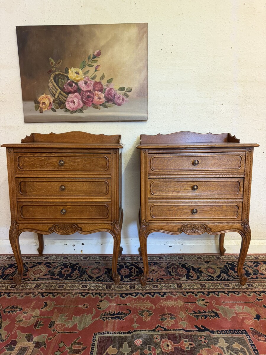 PAIR OF FRENCH CARVED OAK BEDSIDE CABINETS/DRAWERS CIRCA 1950