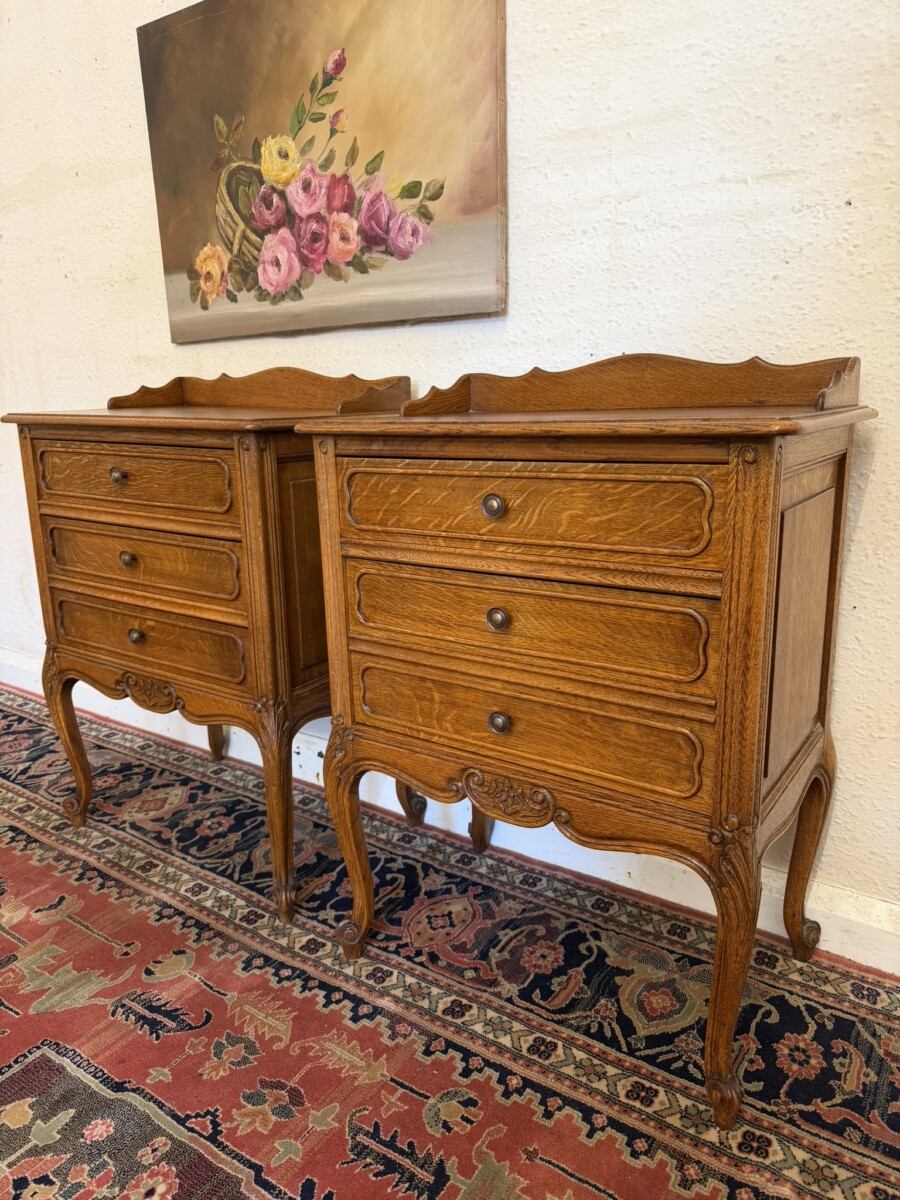 PAIR OF FRENCH CARVED OAK BEDSIDE CABINETS/DRAWERS CIRCA 1950 - Image 2