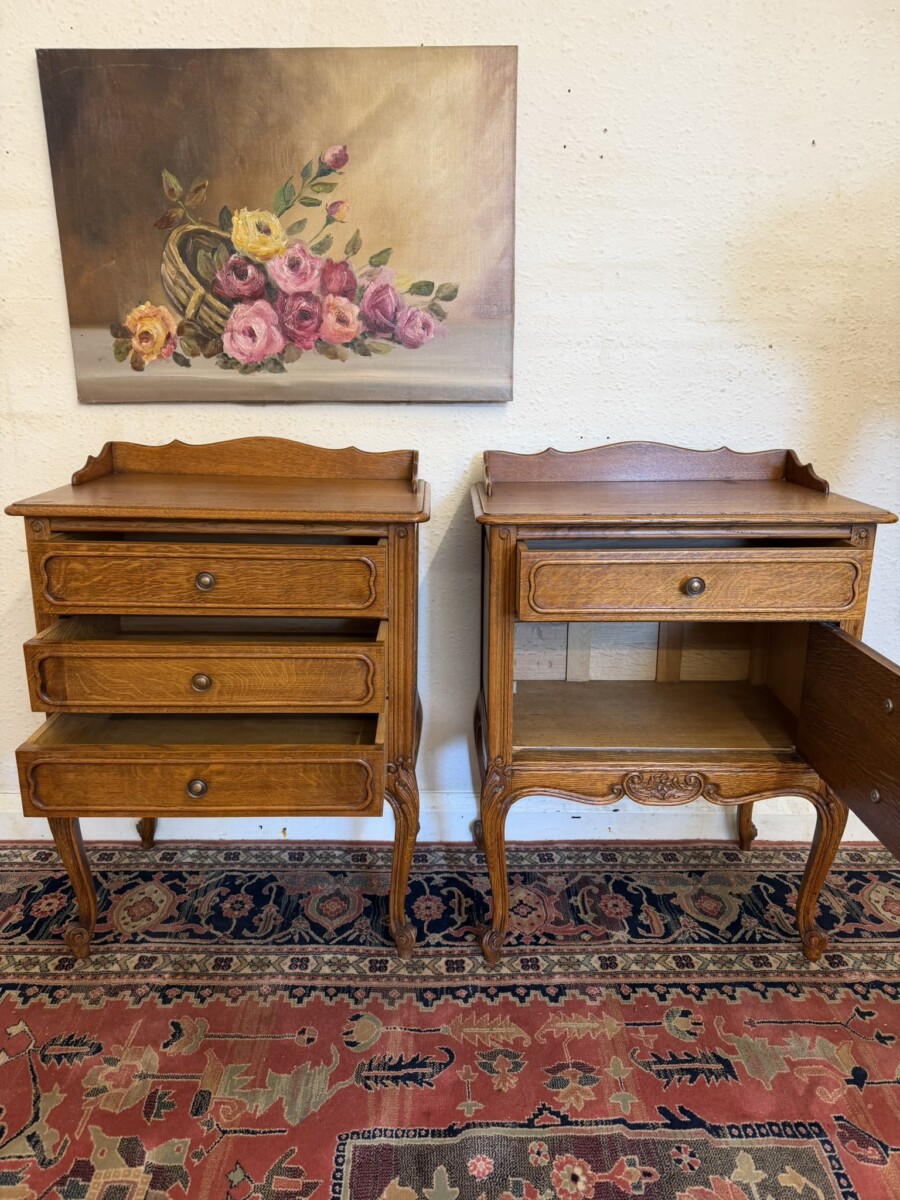 PAIR OF FRENCH CARVED OAK BEDSIDE CABINETS/DRAWERS CIRCA 1950 - Image 6