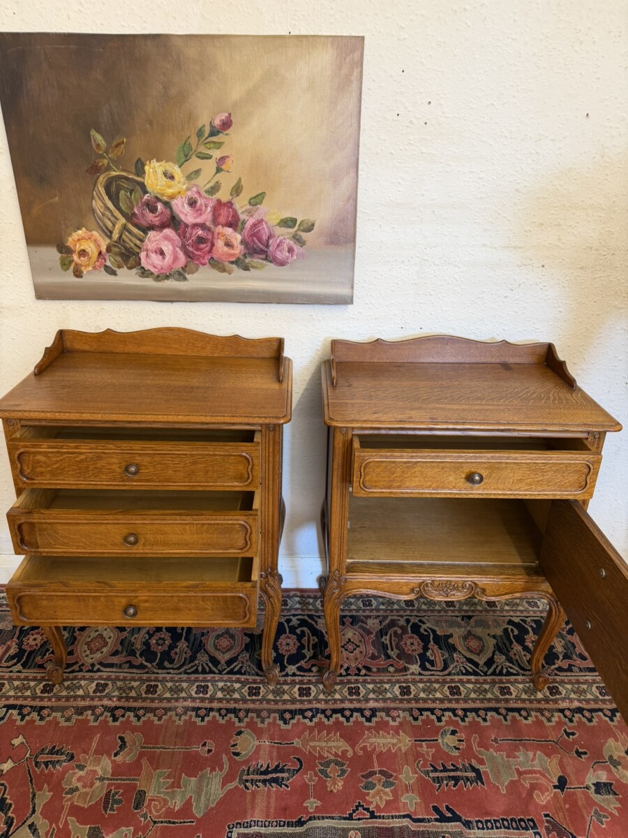 PAIR OF FRENCH CARVED OAK BEDSIDE CABINETS/DRAWERS CIRCA 1950 - Image 7