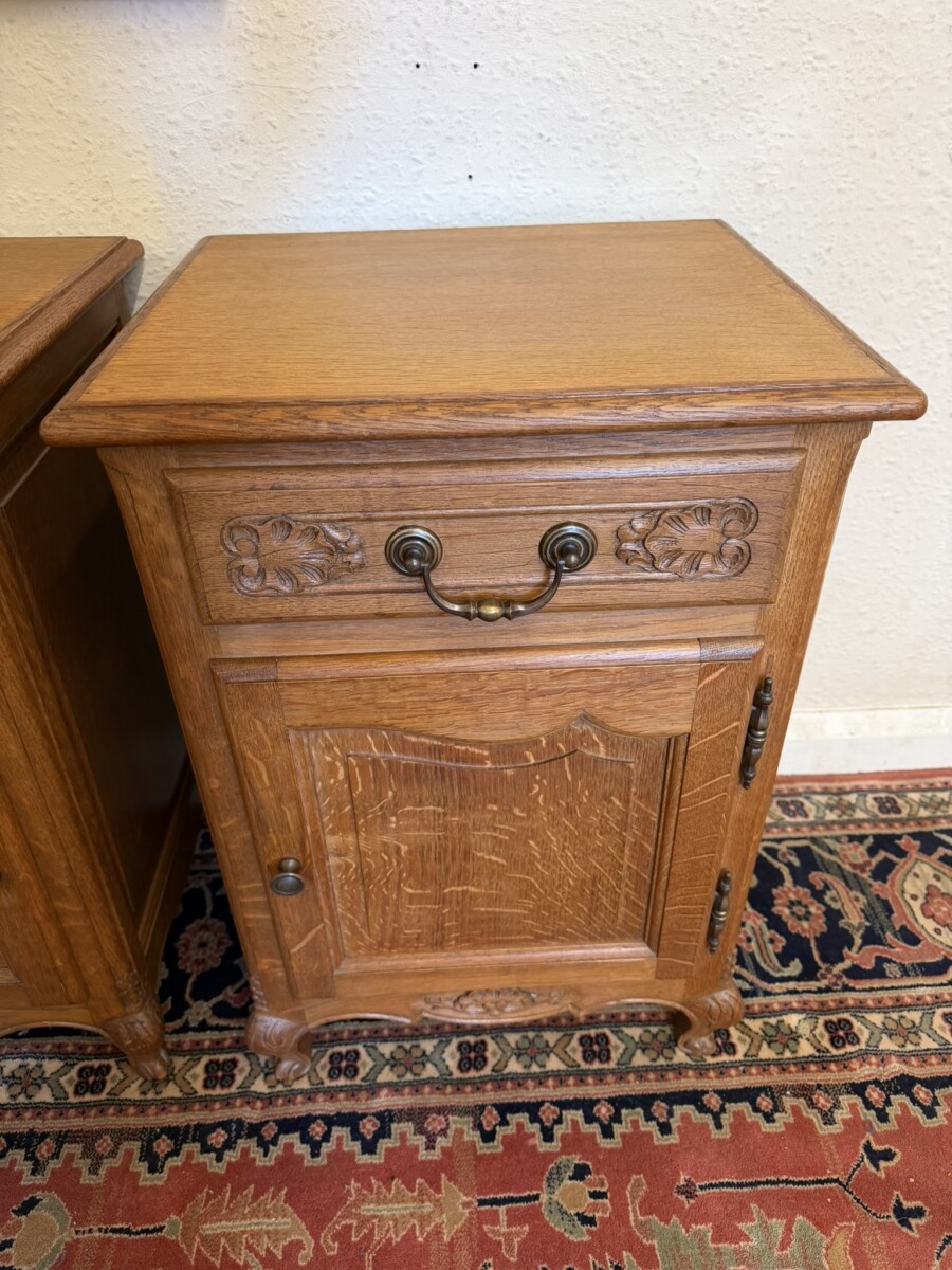 PAIR OF FRENCH CARVED OAK BEDSIDE CABINETS CIRCA 1950 - Image 7