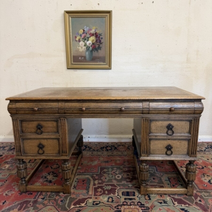 QUALITY ANTIQUE CARVED OAK WRITING DESK CIRCA 1920
