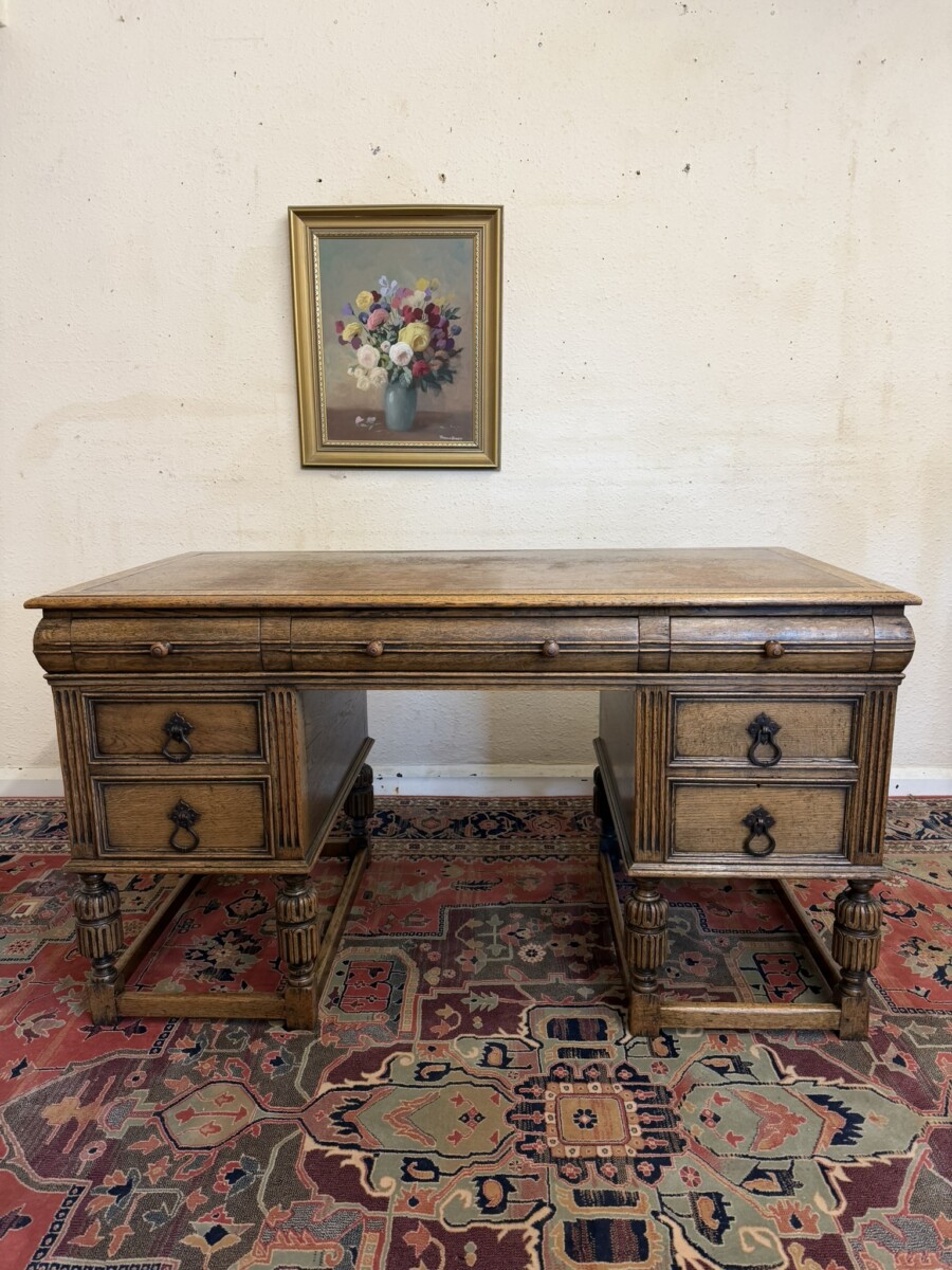 QUALITY ANTIQUE CARVED OAK WRITING DESK CIRCA 1920