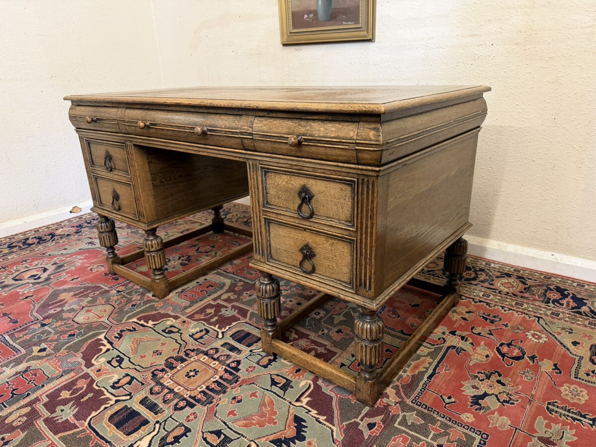 QUALITY ANTIQUE CARVED OAK WRITING DESK CIRCA 1920 - Image 3