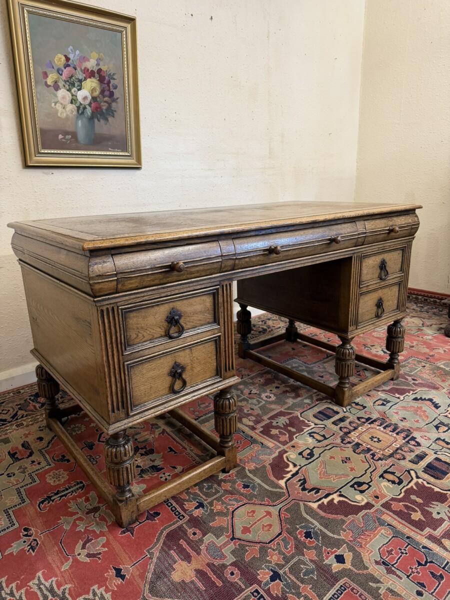 QUALITY ANTIQUE CARVED OAK WRITING DESK CIRCA 1920 - Image 4