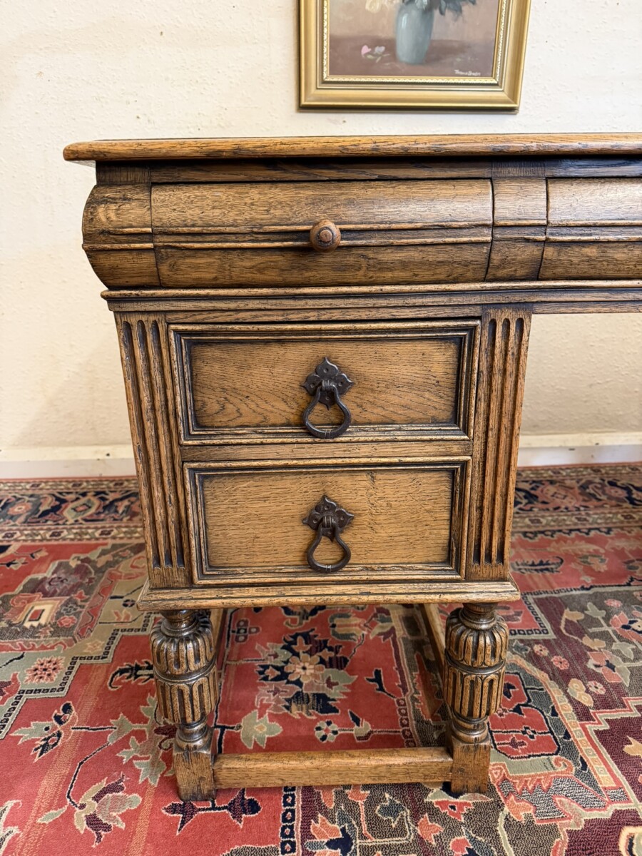QUALITY ANTIQUE CARVED OAK WRITING DESK CIRCA 1920 - Image 5