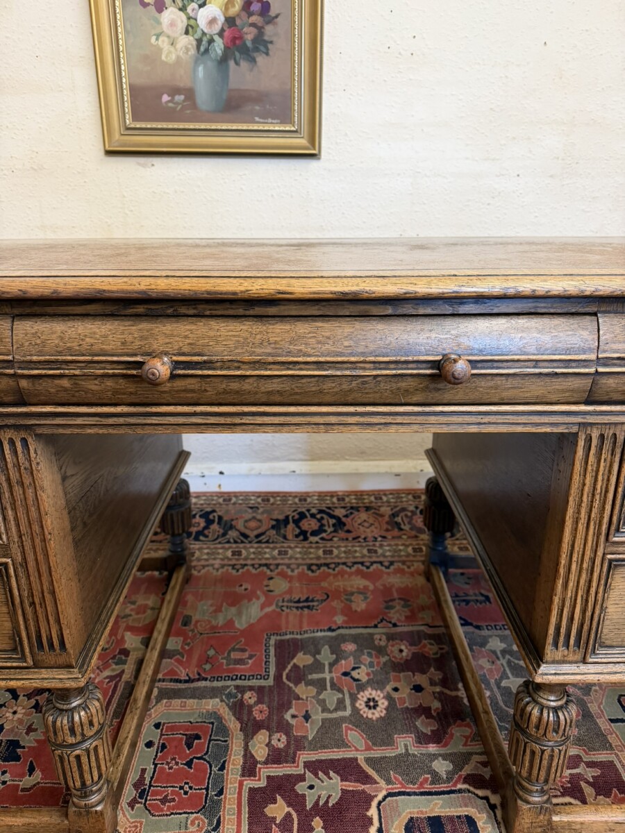 QUALITY ANTIQUE CARVED OAK WRITING DESK CIRCA 1920 - Image 6