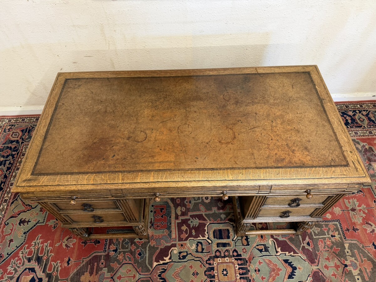 QUALITY ANTIQUE CARVED OAK WRITING DESK CIRCA 1920 - Image 9
