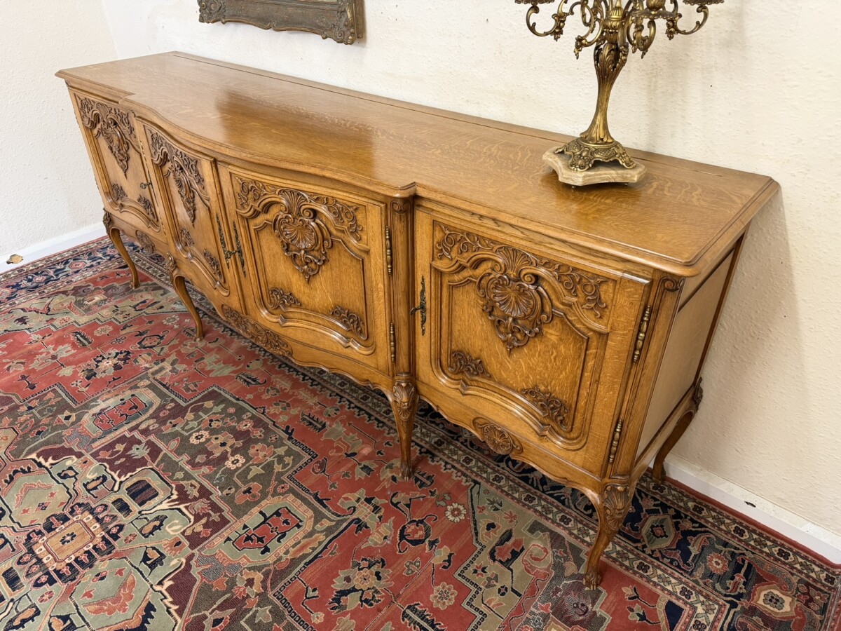 ANTIQUE FRENCH SHAPED CARVED OAK FOUR DOOR ENFILADE/CREDENZA CIRCA 1930 - Image 5