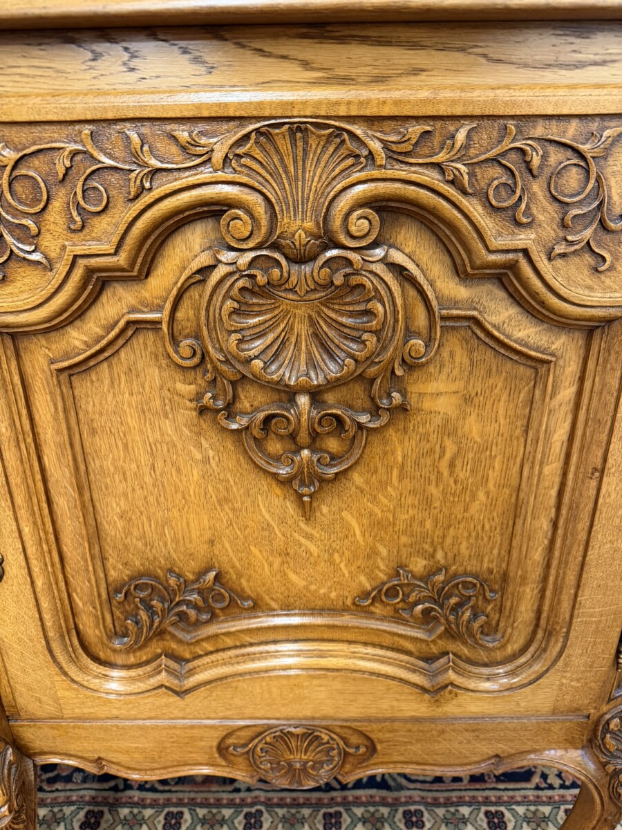 ANTIQUE FRENCH SHAPED CARVED OAK FOUR DOOR ENFILADE/CREDENZA CIRCA 1930 - Image 8