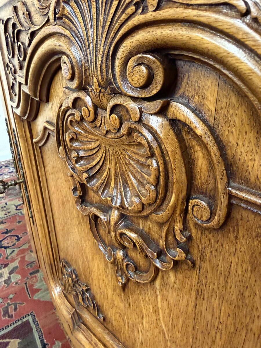 ANTIQUE FRENCH SHAPED CARVED OAK FOUR DOOR ENFILADE/CREDENZA CIRCA 1930 - Image 9