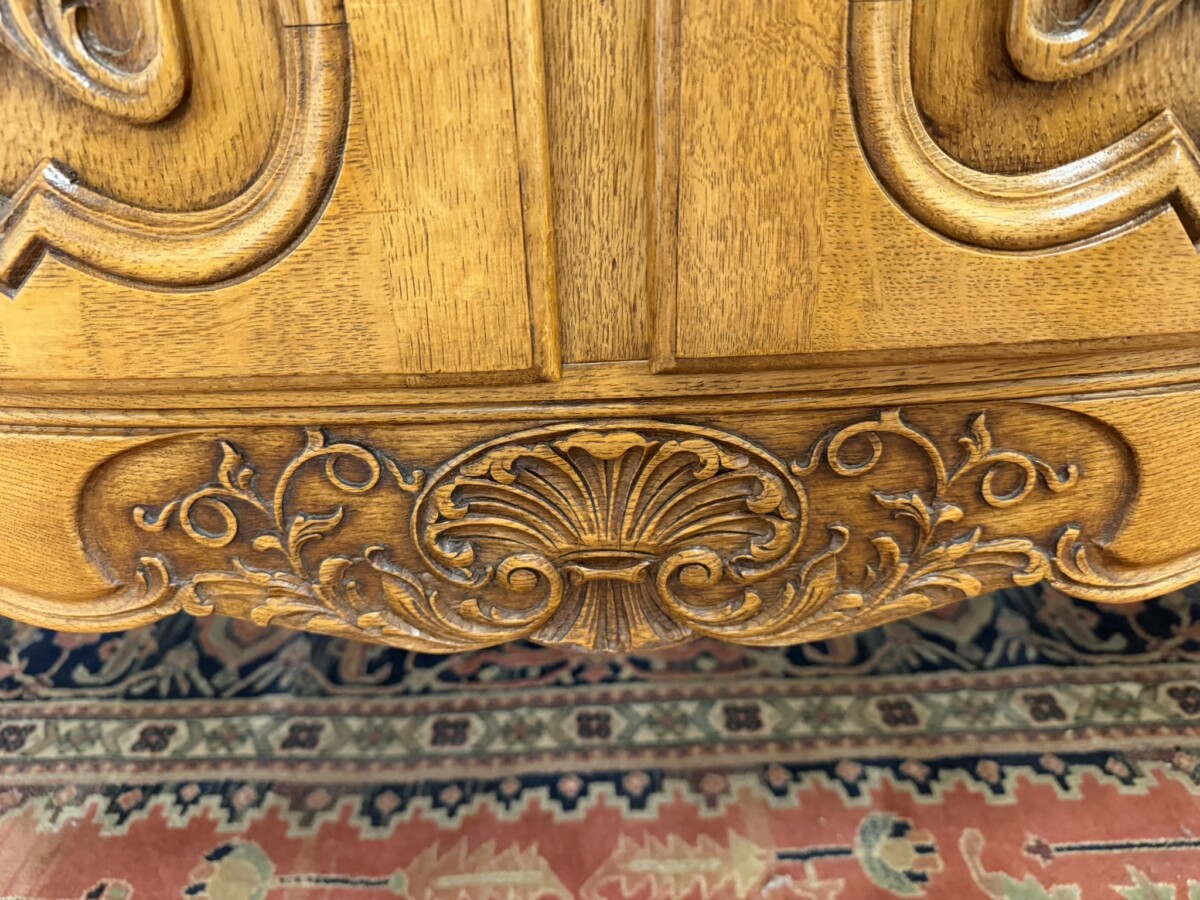ANTIQUE FRENCH SHAPED CARVED OAK FOUR DOOR ENFILADE/CREDENZA CIRCA 1930 - Image 11