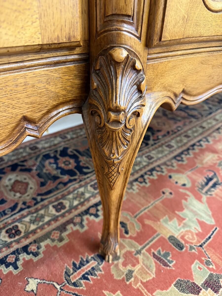 ANTIQUE FRENCH SHAPED CARVED OAK FOUR DOOR ENFILADE/CREDENZA CIRCA 1930 - Image 12
