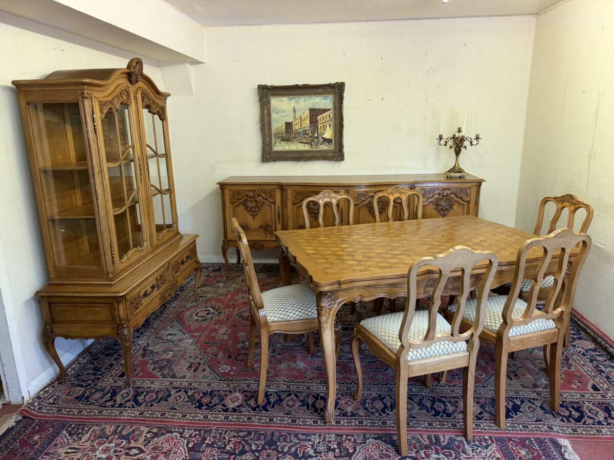 ANTIQUE FRENCH SHAPED CARVED OAK FOUR DOOR ENFILADE/CREDENZA CIRCA 1930 - Image 17