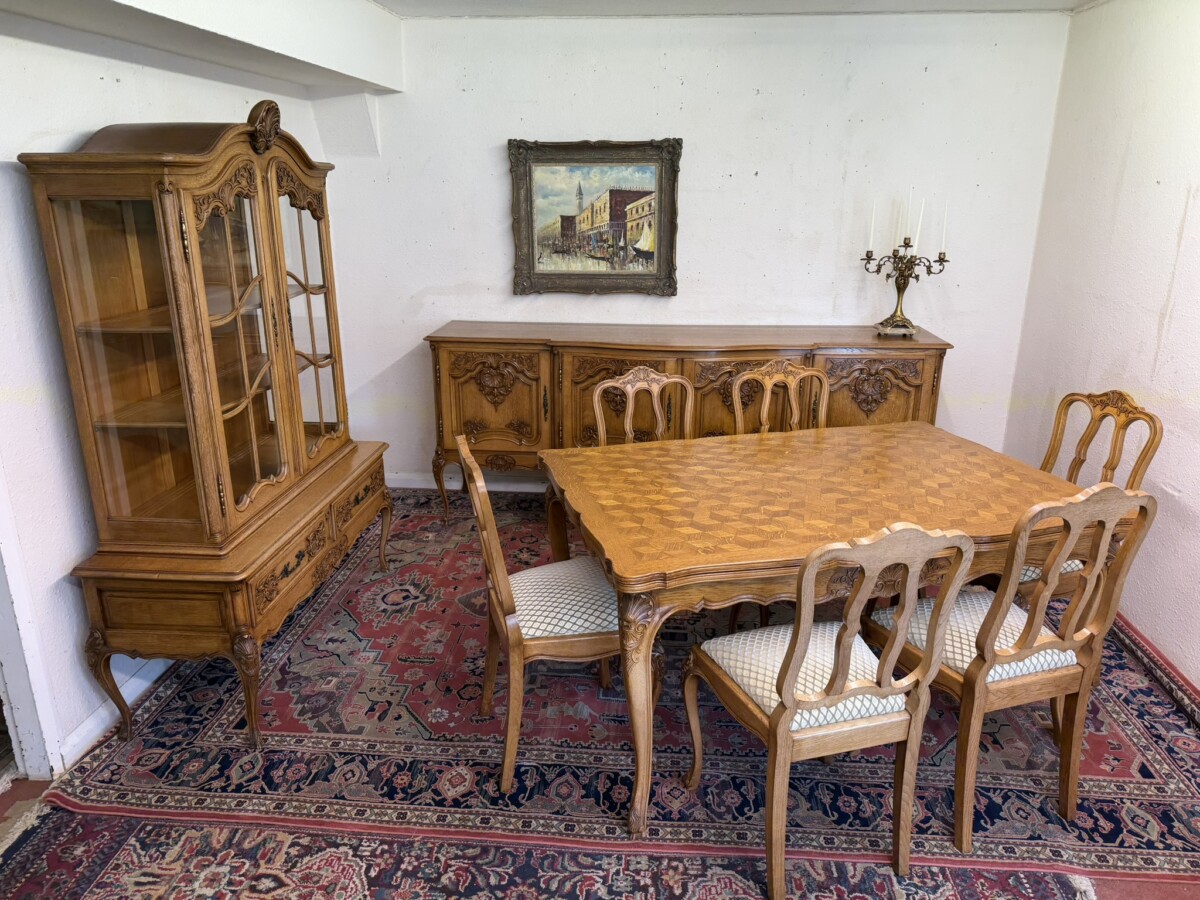 ANTIQUE FRENCH CARVED OAK PARQUETRY TOP EXTENDING TABLE & SIX CHAIRS CIRCA 1930 - Image 3
