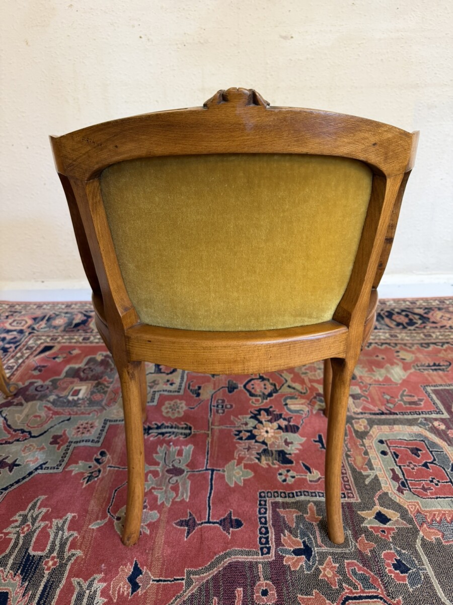 FRENCH CARVED OAK TRIPPLE MIRRORED DRESSING TABLE AND CHAIR CIRCA 1950 - Image 11