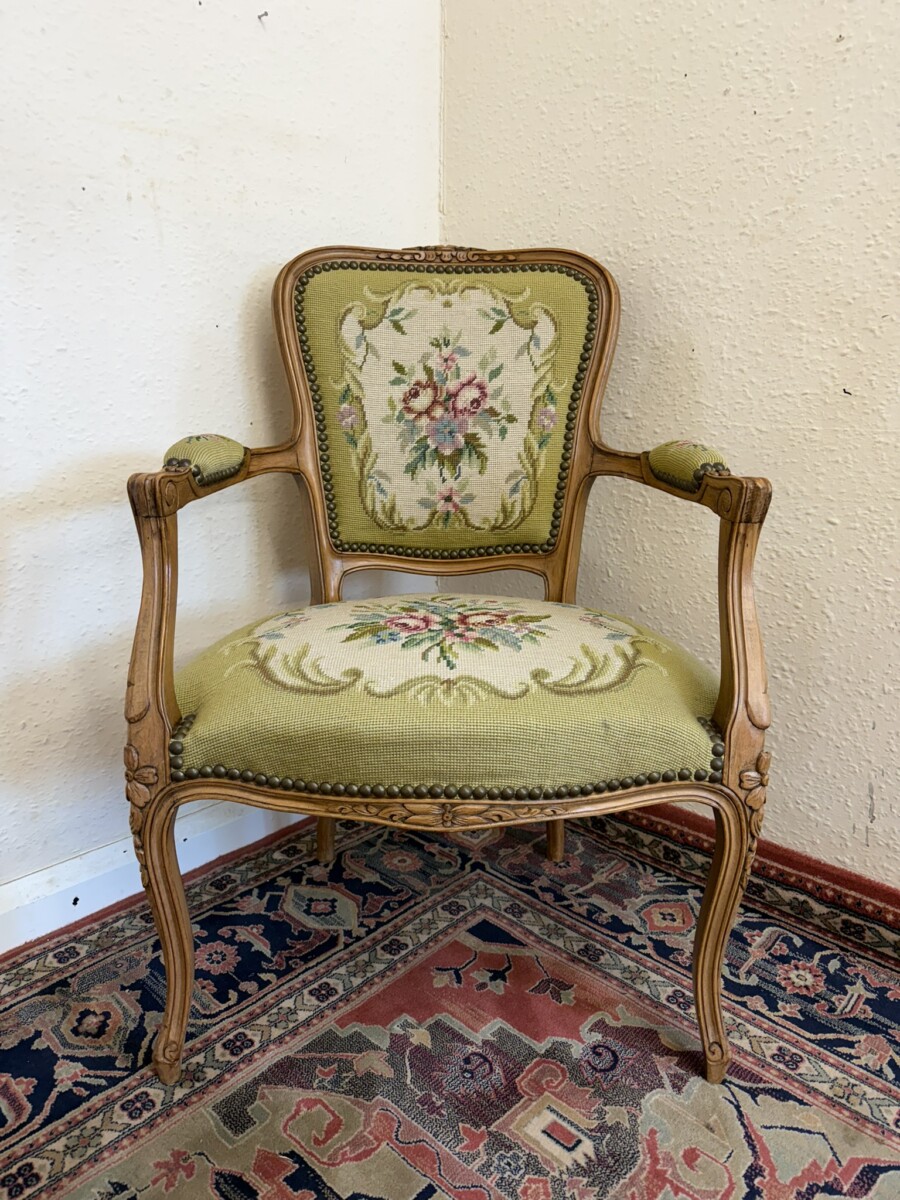 ELEGANT FRENCH CARVED WALNUT NEEDLEPOINT ARMCHAIR CIRCA 1930 - Image 2