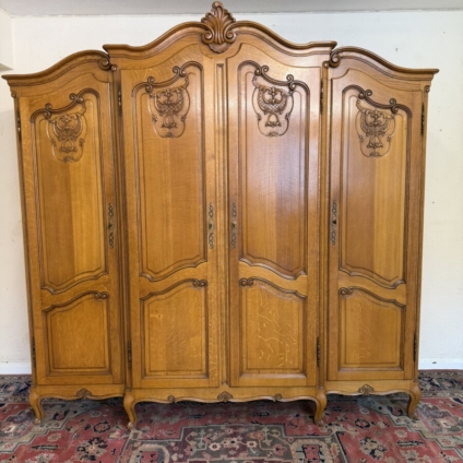 QUALITY FRENCH CARVED OAK FOUR DOOR BRAKE FRONT ARMOIRE/WARDROBE CIRCA 1950