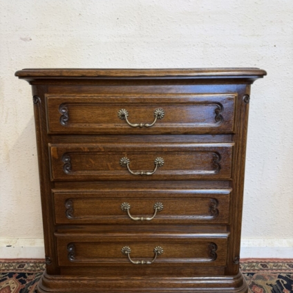 NEAT SIZED FRENCH OAK CHEST OF FOUR DRAWERS CIRCA 1950