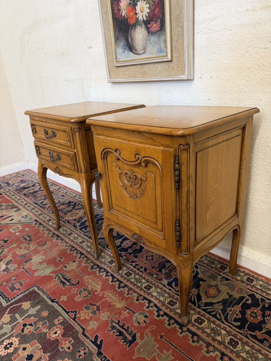 FRENCH PAIR OF CARVED OAK HIS AND HERS BEDSIDE CABINETS CIRCA 1950 - Image 2