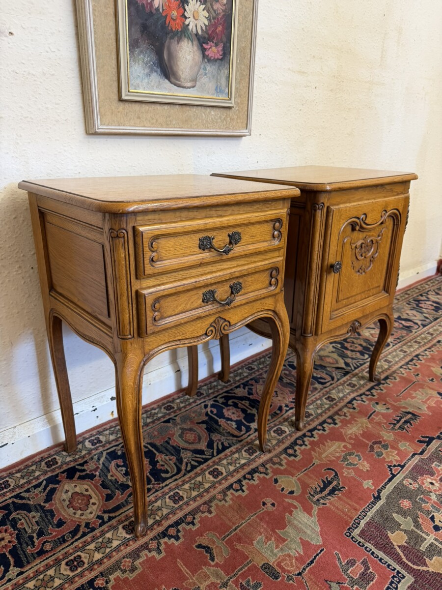 FRENCH PAIR OF CARVED OAK HIS AND HERS BEDSIDE CABINETS CIRCA 1950 - Image 3