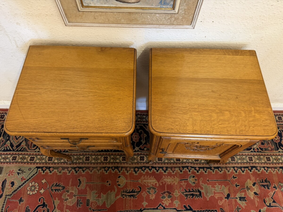 FRENCH PAIR OF CARVED OAK HIS AND HERS BEDSIDE CABINETS CIRCA 1950 - Image 6