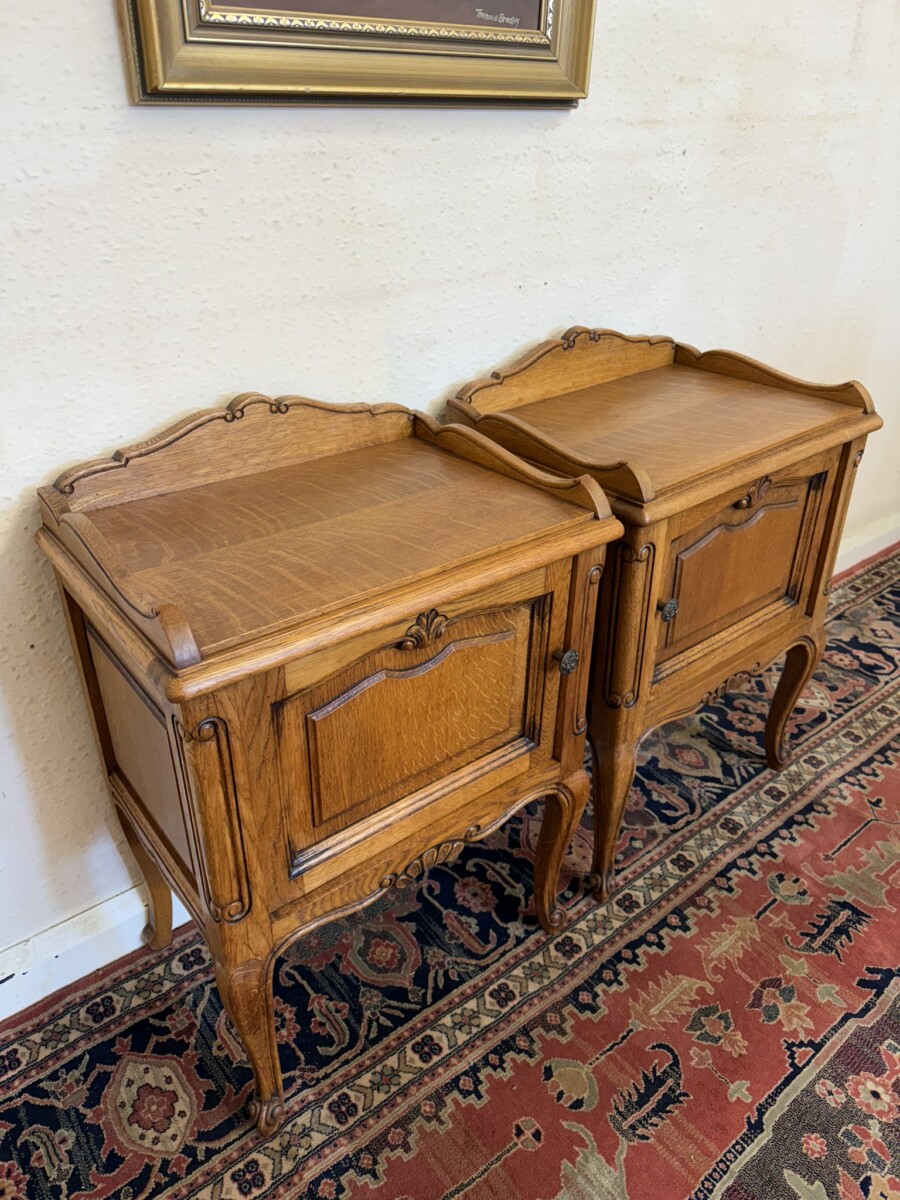 PAIR OF FRENCH CARVED OAK BEDSIDE CABINETS CIRCA 1950 - Image 4