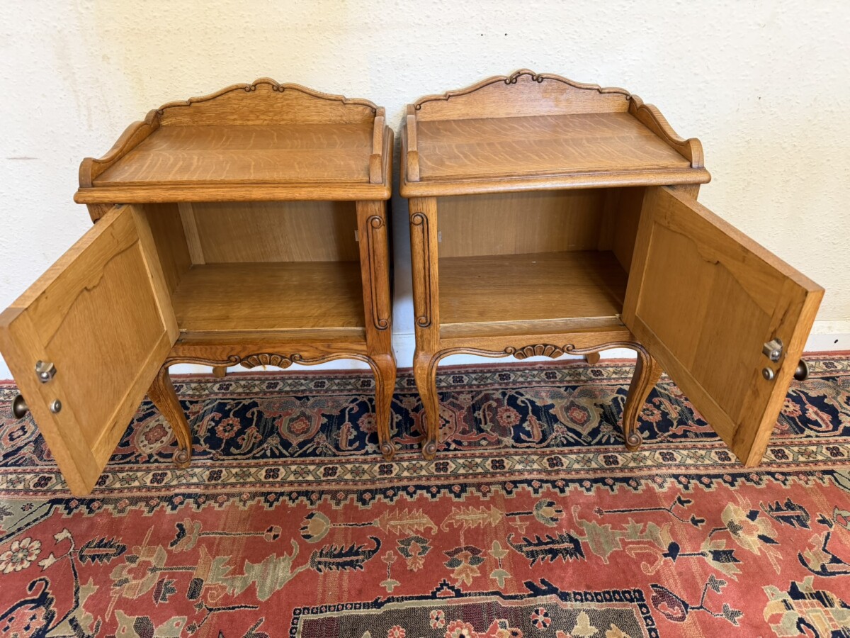 PAIR OF FRENCH CARVED OAK BEDSIDE CABINETS CIRCA 1950 - Image 7